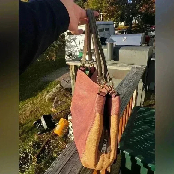 2018 Coach Lexi F31992 Spacious Shoulder Purse Pink/Lavender, Tan & Gray EUC - Picture 7 of 12